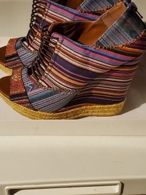 Chinese Laundry Wedges